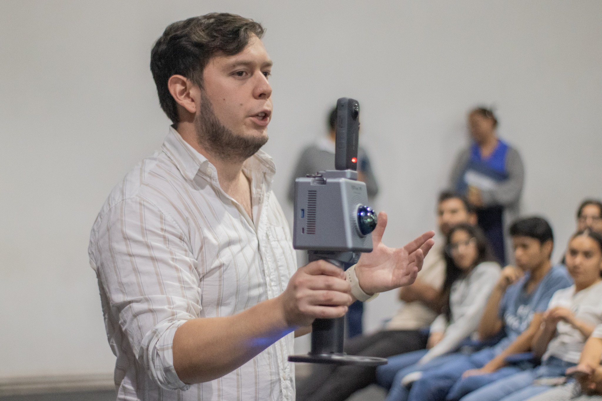 Ing. Arturo Mancera — Fundador de ScaneaBIM, con escáner LiDAR
